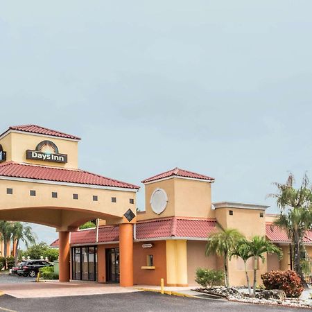 Days Inn By Wyndham Fort Myers Kültér fotó