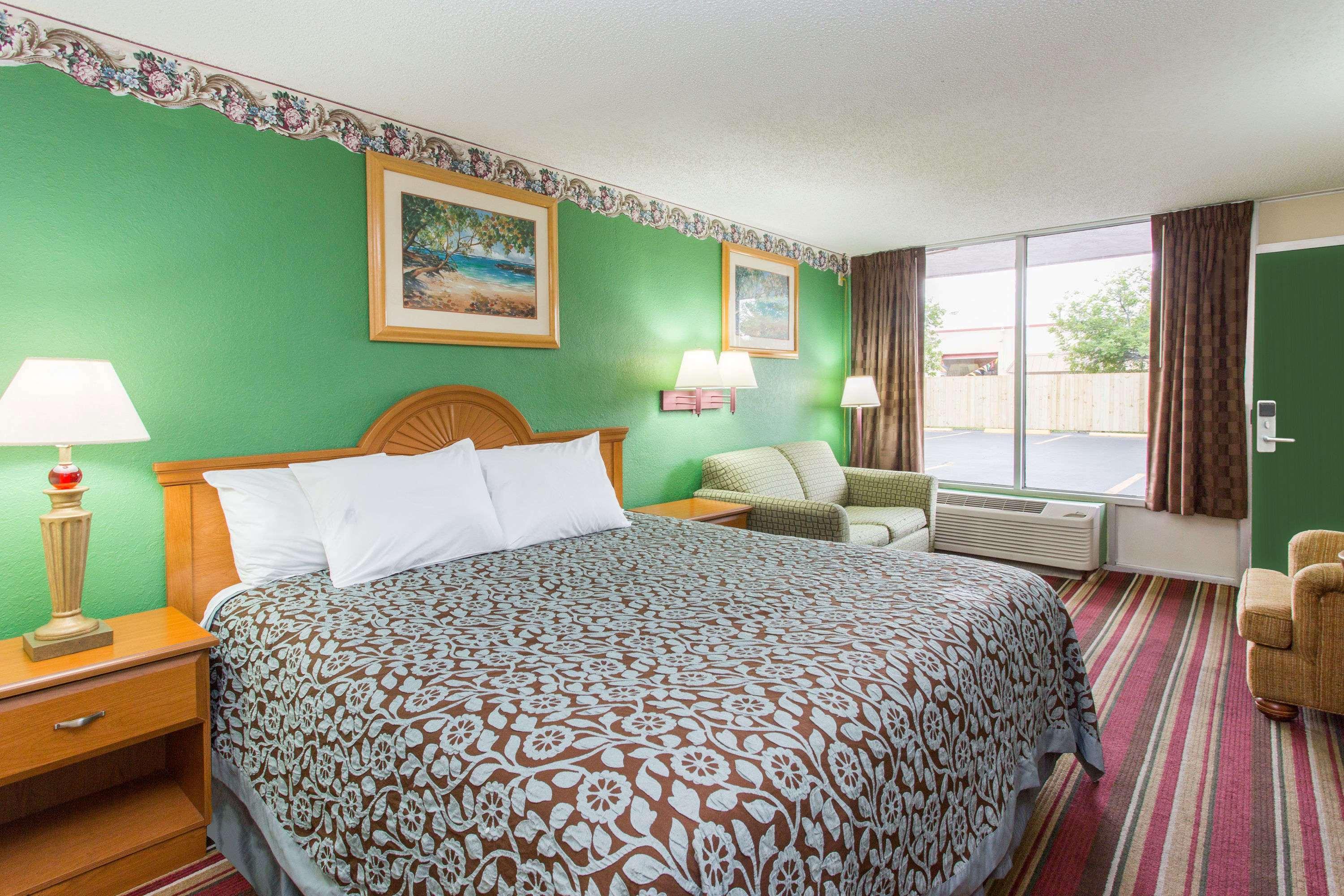 Days Inn By Wyndham Fort Myers Kültér fotó