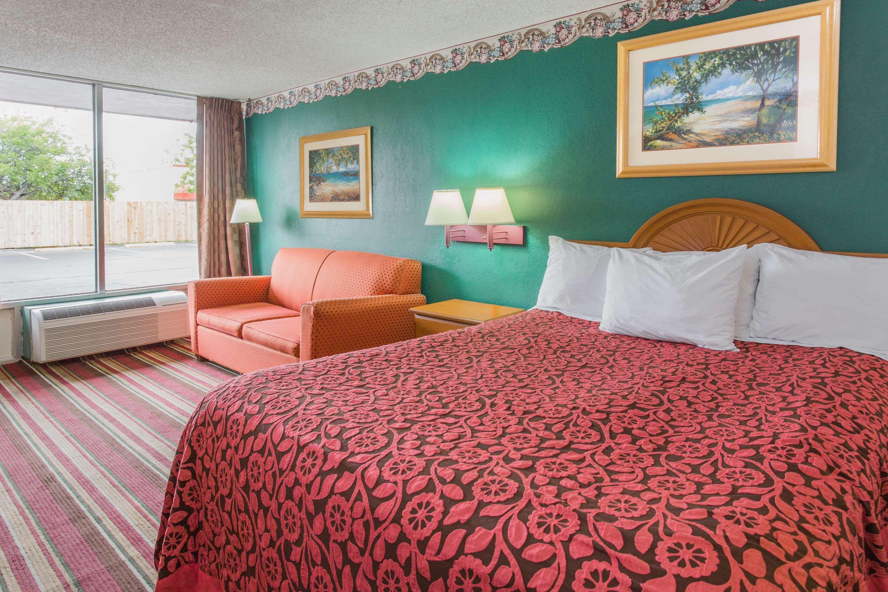 Days Inn By Wyndham Fort Myers Kültér fotó