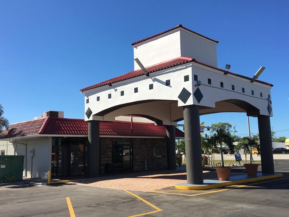 Days Inn By Wyndham Fort Myers Kültér fotó