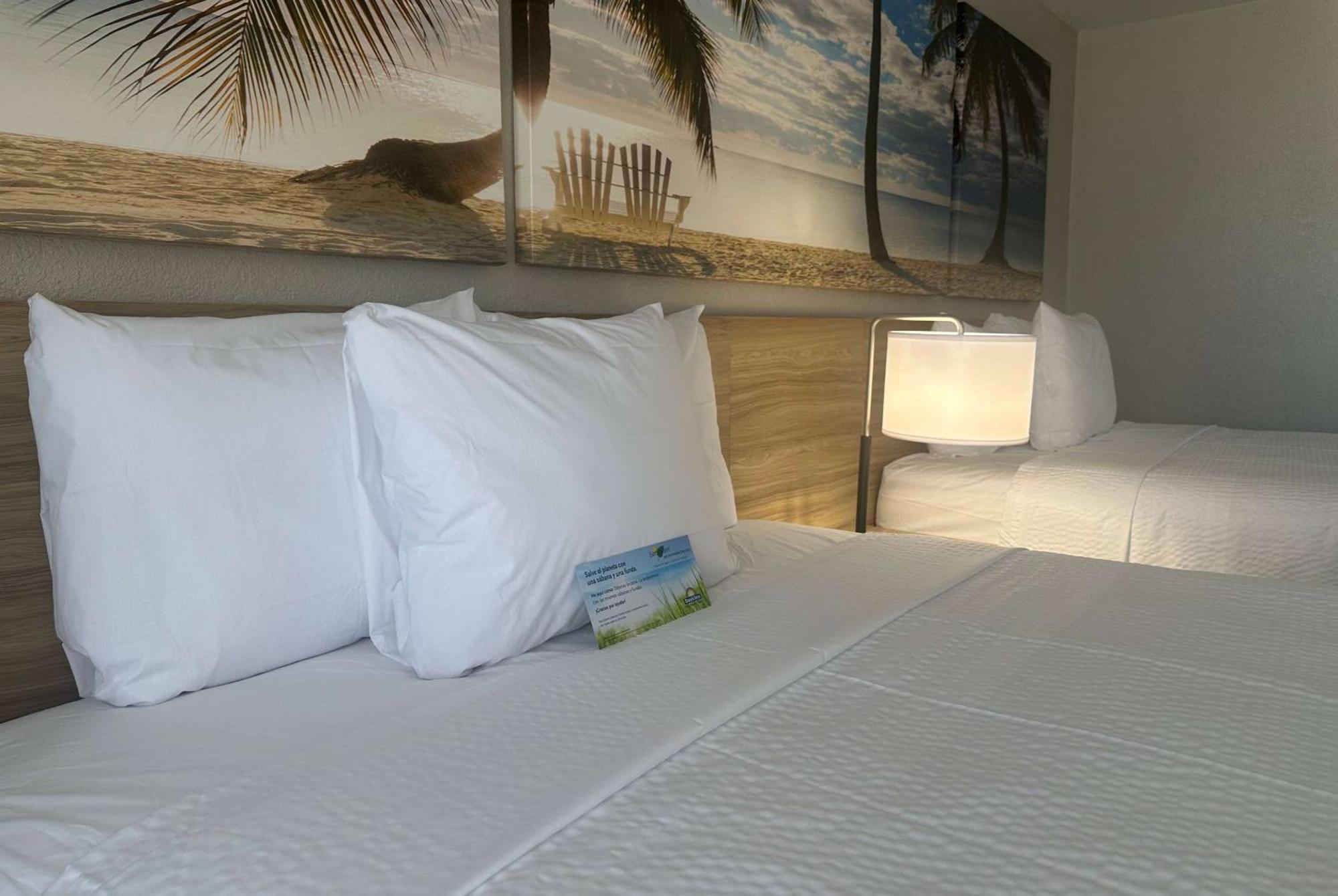 Days Inn By Wyndham Fort Myers Kültér fotó