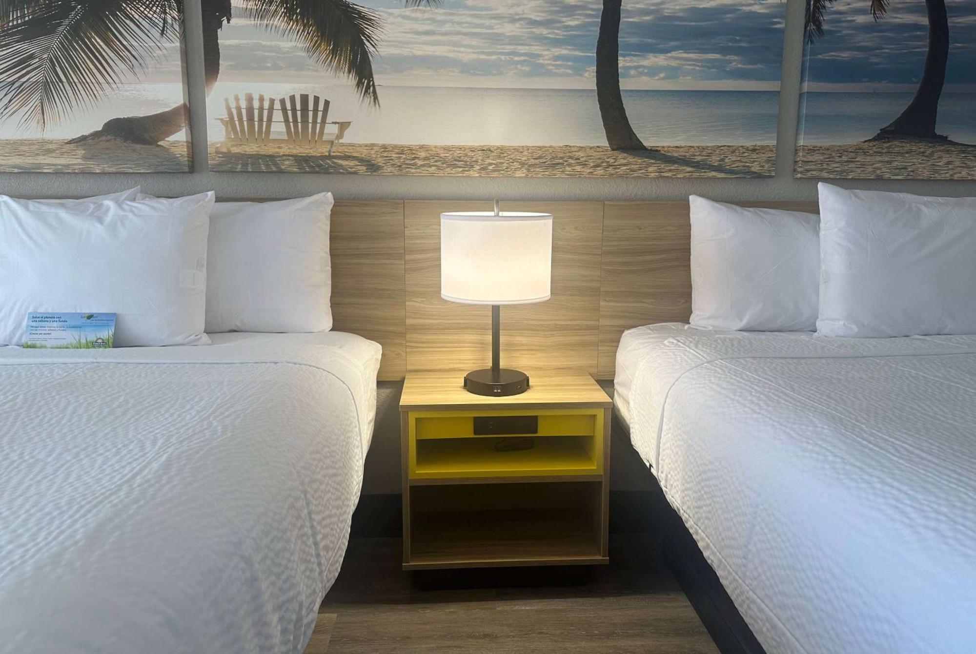Days Inn By Wyndham Fort Myers Kültér fotó