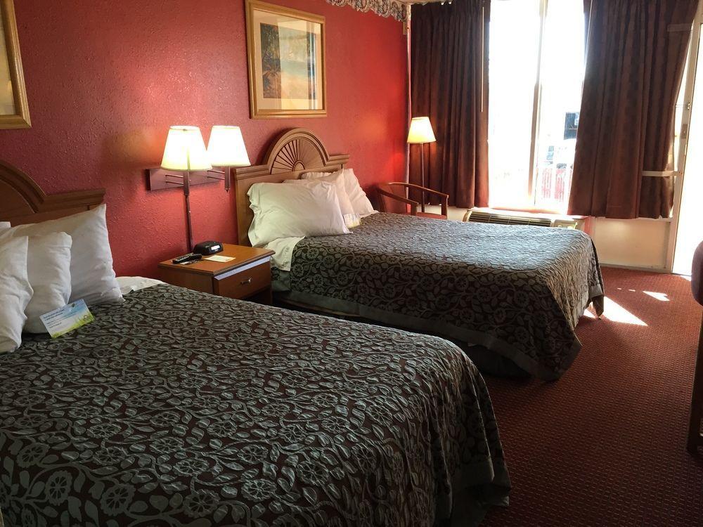 Days Inn By Wyndham Fort Myers Kültér fotó