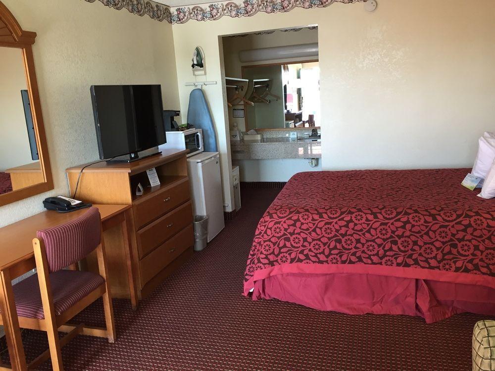 Days Inn By Wyndham Fort Myers Kültér fotó