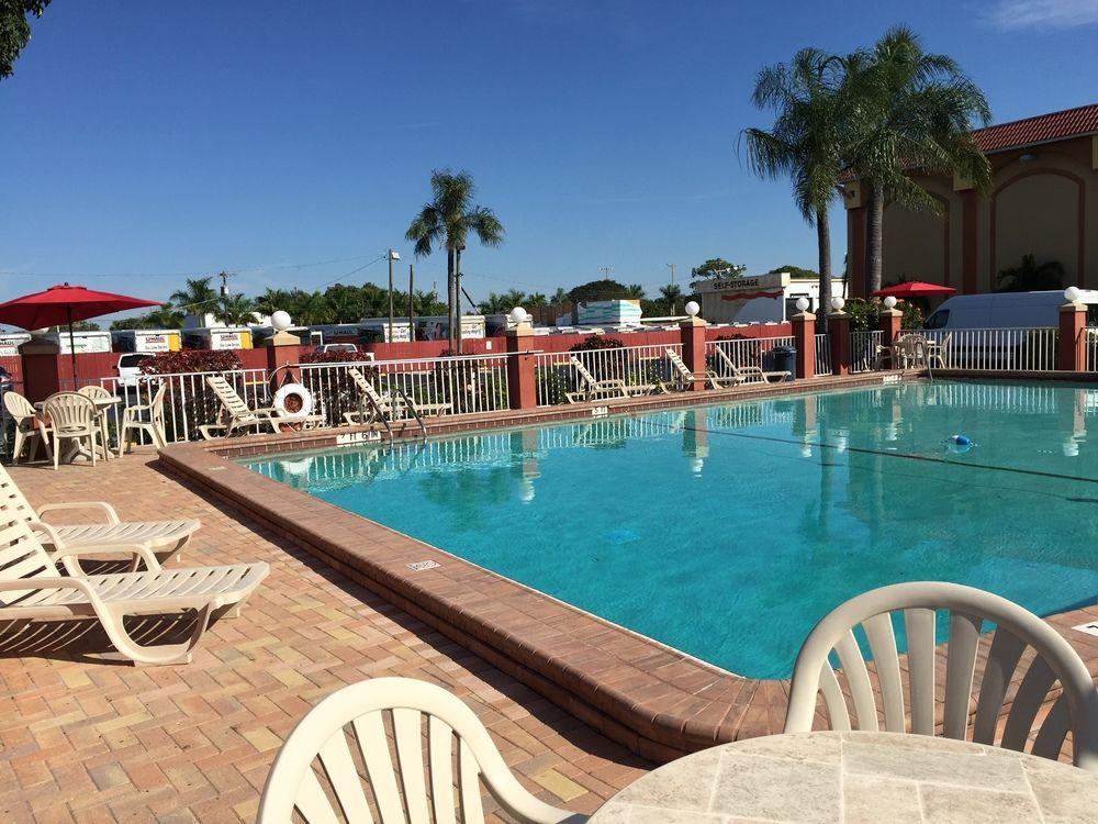 Days Inn By Wyndham Fort Myers Kültér fotó