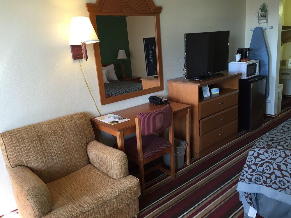 Days Inn By Wyndham Fort Myers Kültér fotó