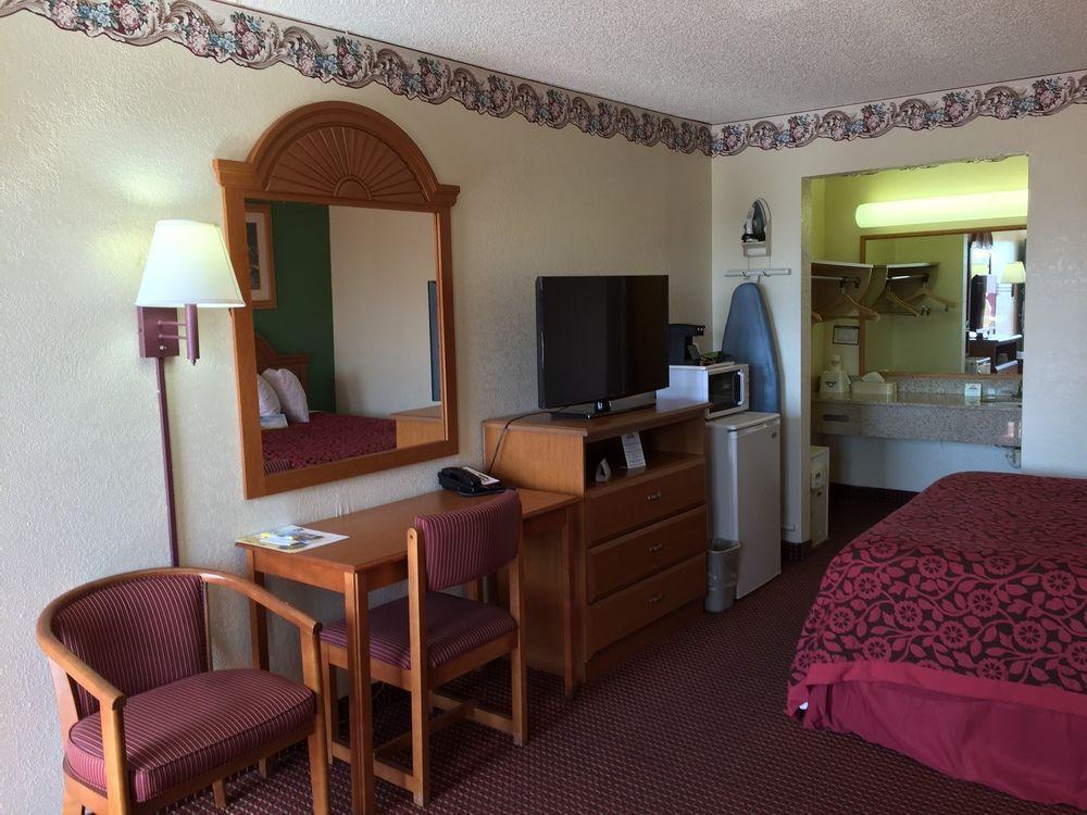 Days Inn By Wyndham Fort Myers Kültér fotó