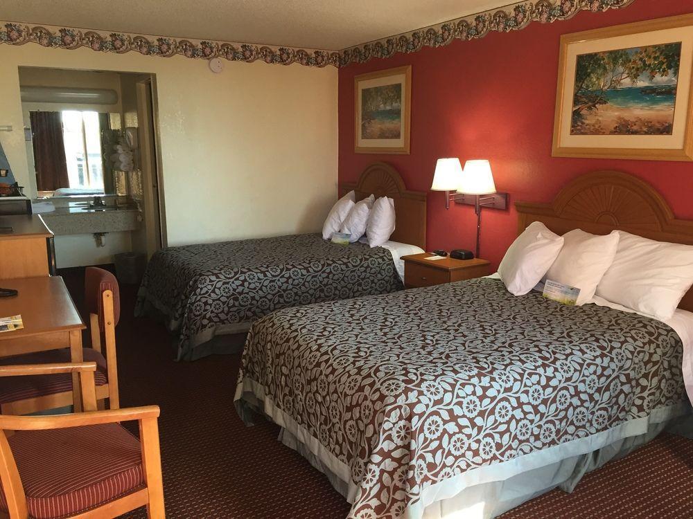 Days Inn By Wyndham Fort Myers Kültér fotó
