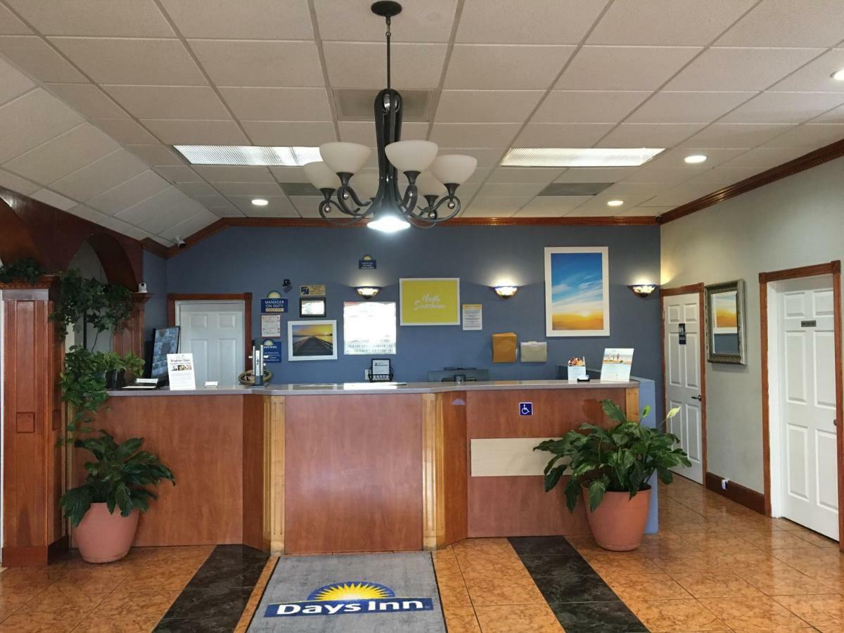 Days Inn By Wyndham Fort Myers Kültér fotó