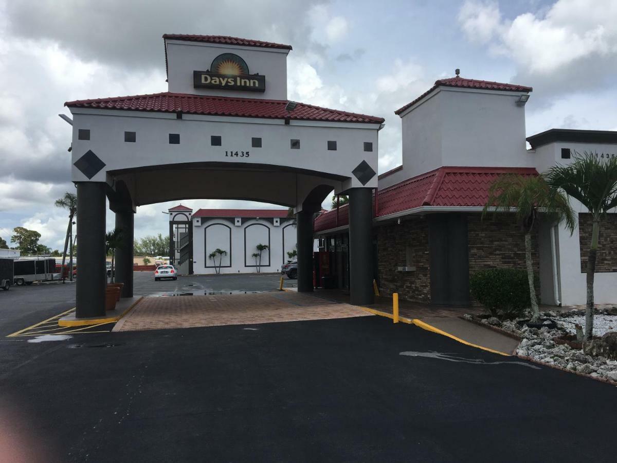 Days Inn By Wyndham Fort Myers Kültér fotó
