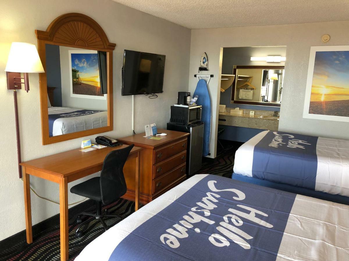 Days Inn By Wyndham Fort Myers Kültér fotó